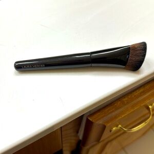 Laura Mercier angled brush